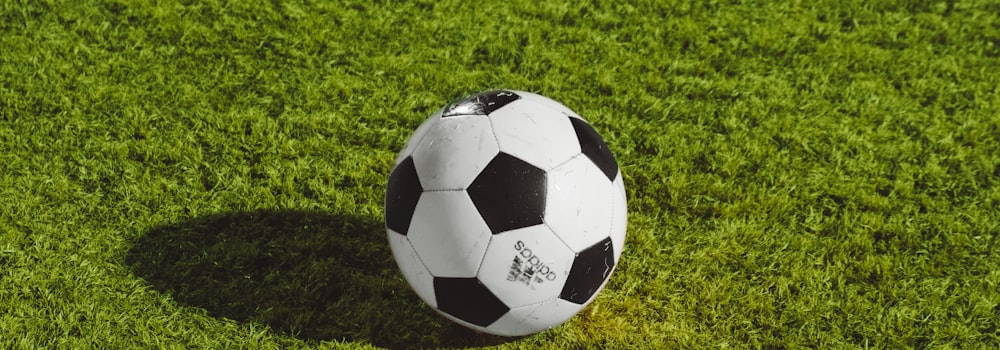 英格兰对阵西班牙的欧洲足球冠军联赛直播画面